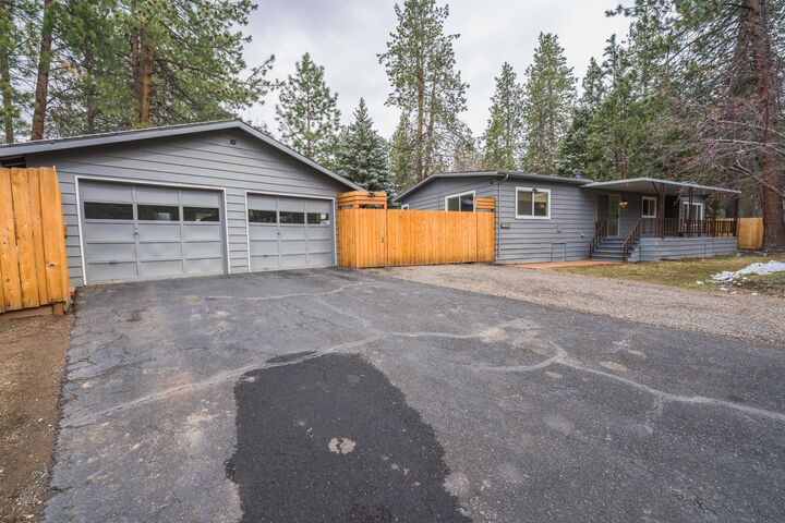 60916 McMullin Drive  Bend OR 97702 photo