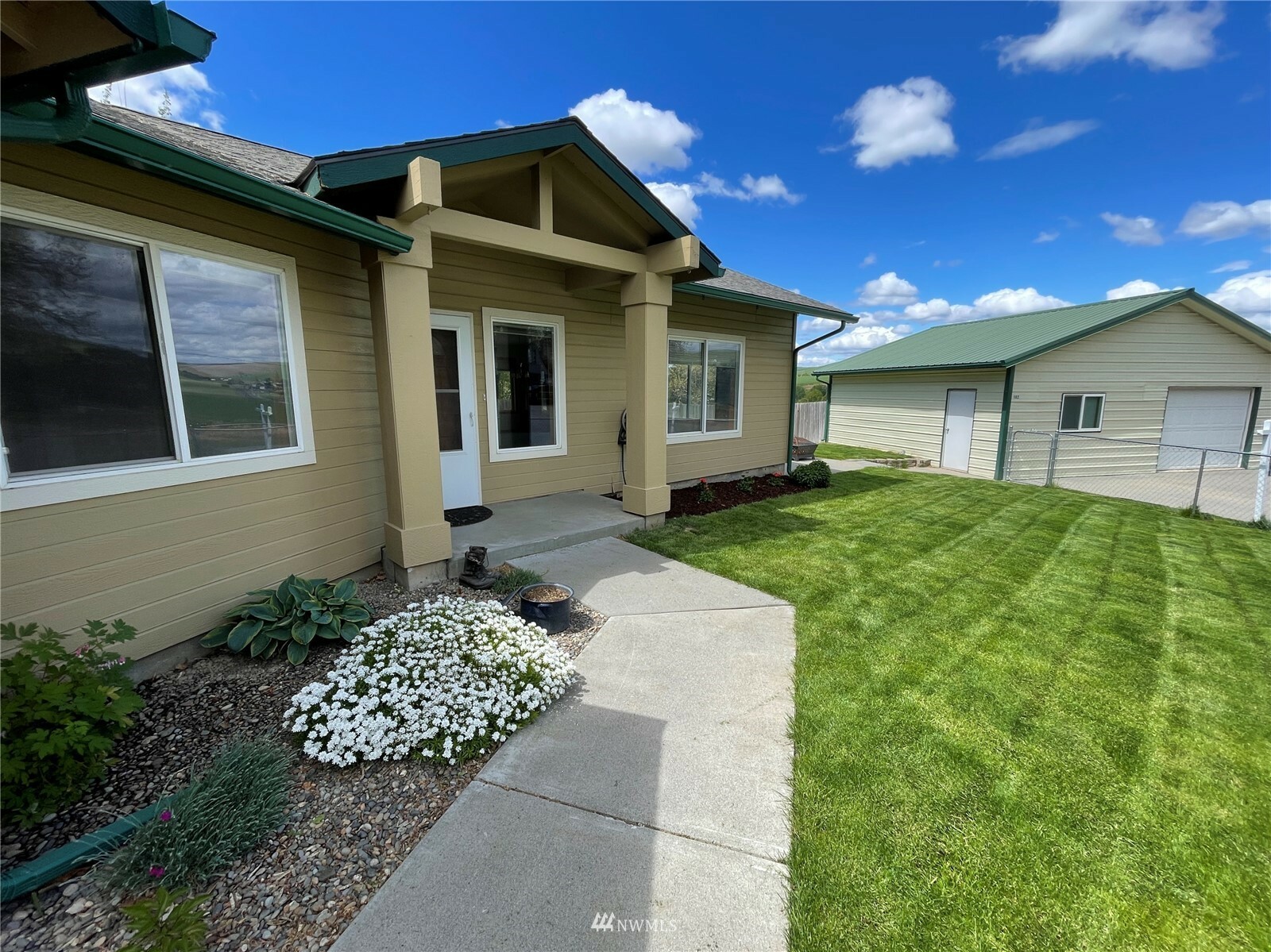 Property Photo:  102 S 8th Street  WA 99328 