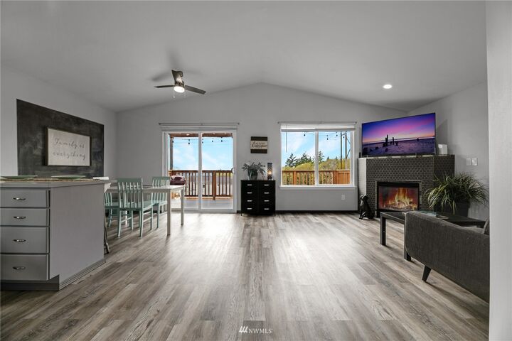 Property Photo:  216 81st Drive SE  WA 98258 