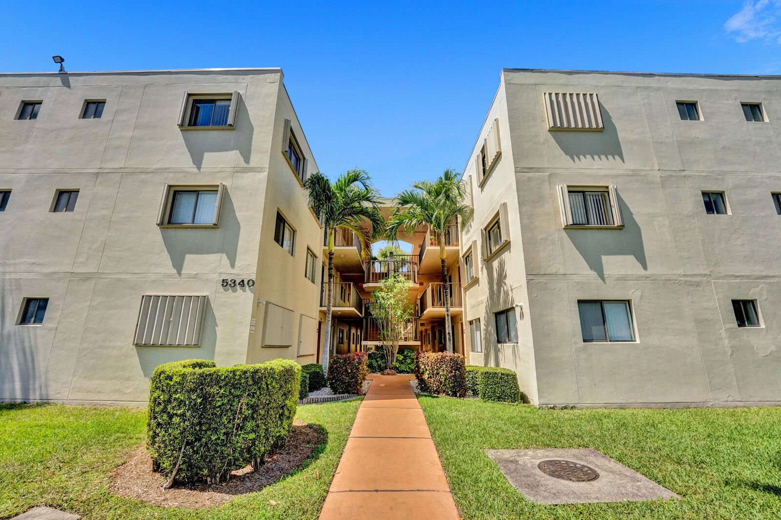 Property Photo: 5340 Las Verdes Circle FL 33484