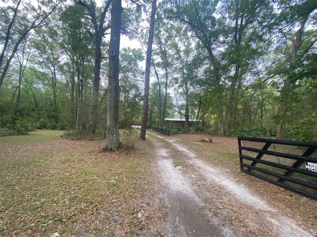 Property Photo:  16513 SW 67th Place  FL 32618 