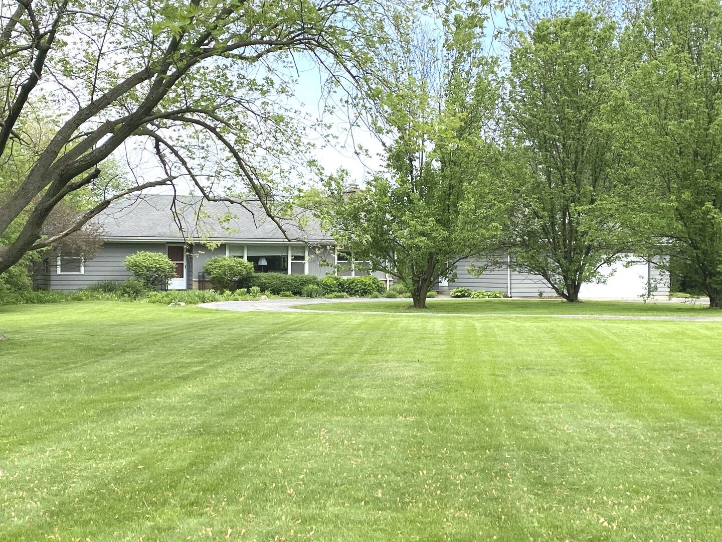 Property Photo:  2S471 Park Boulevard  IL 60137 