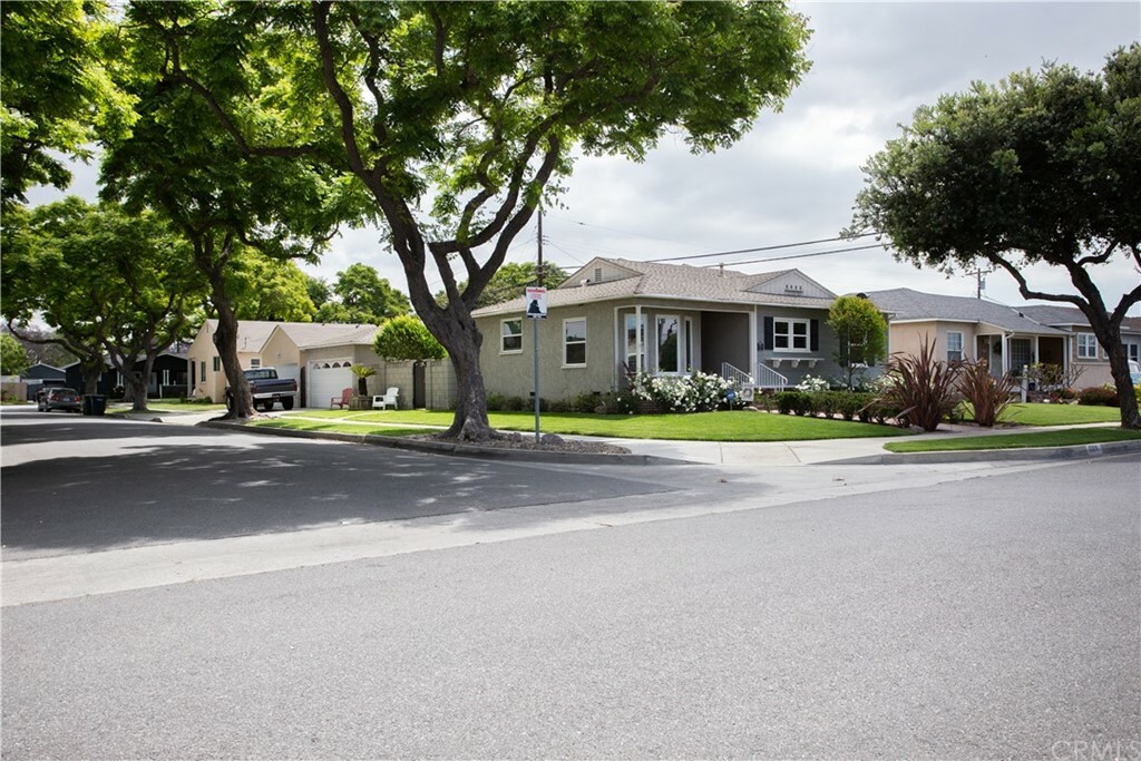 Property Photo:  5228 Klondike Avenue  CA 90712 