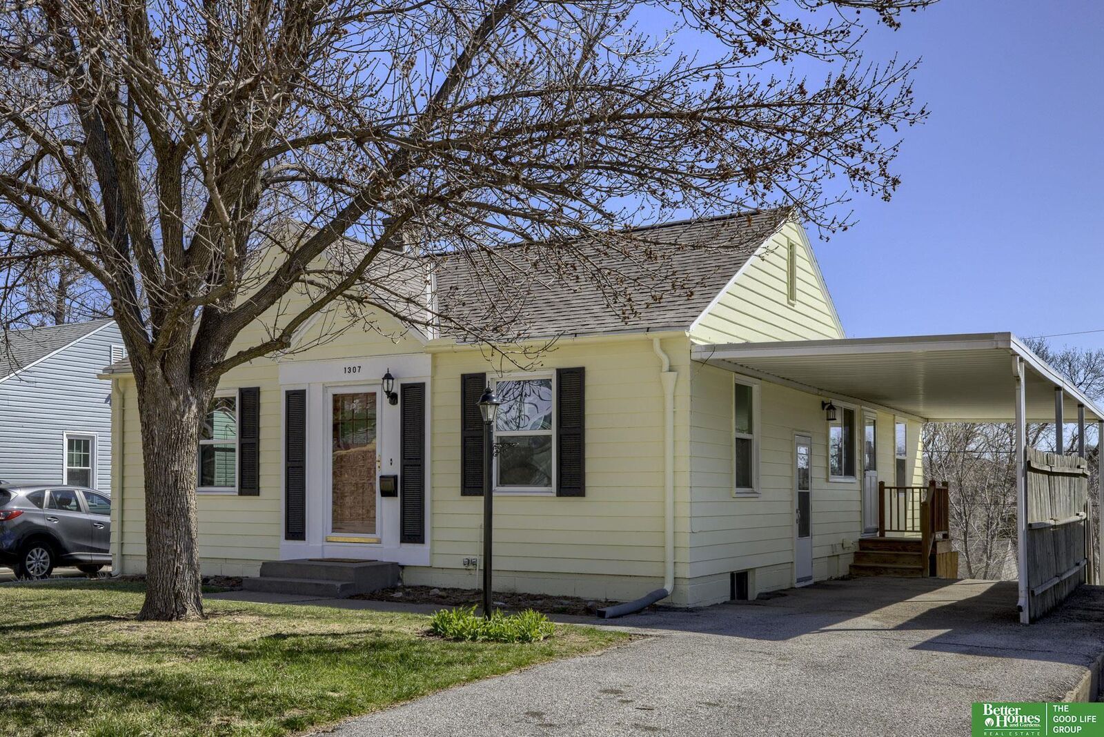 Property Photo: 1307 S 52nd NE 68106