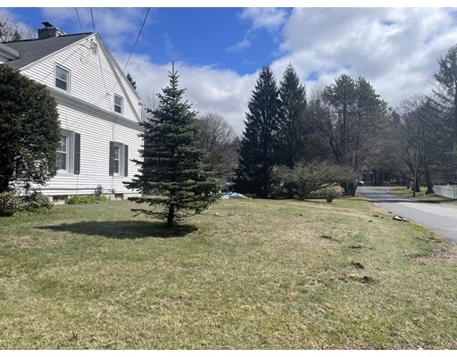 Property Photo:  8 Delmor Circle  MA 01095 