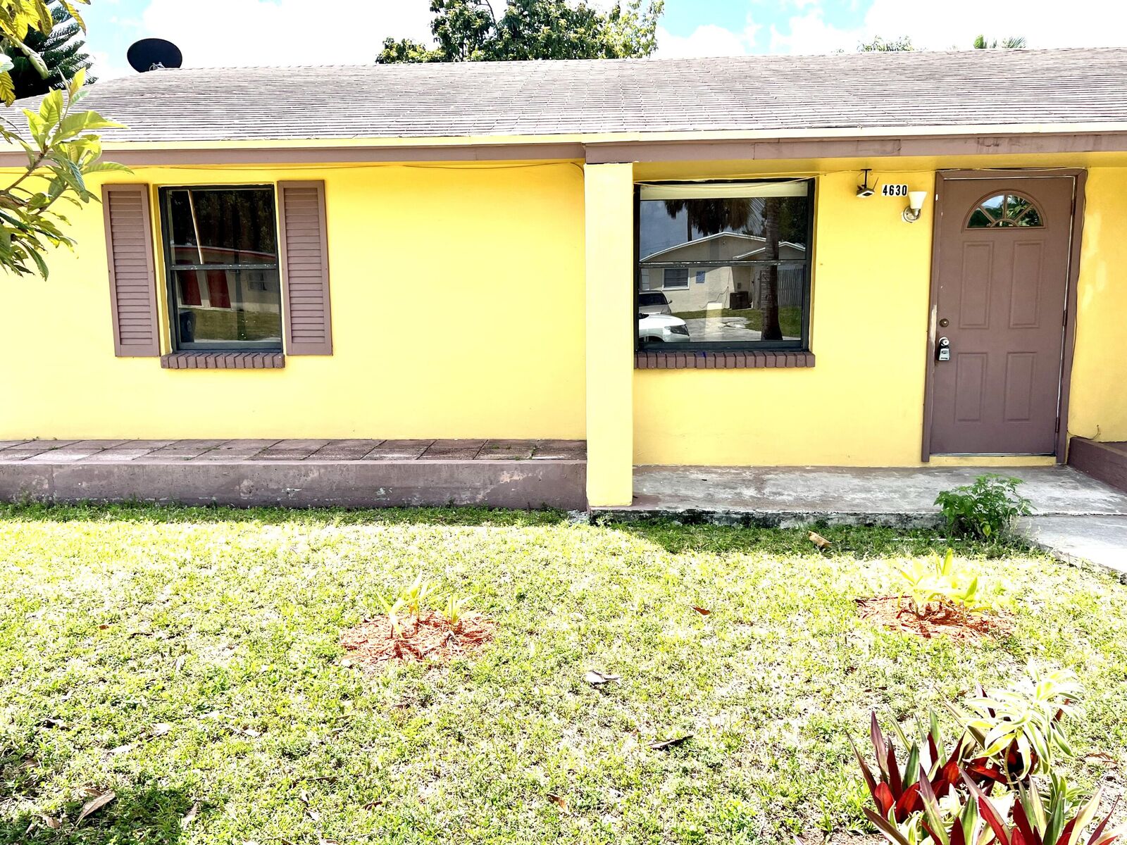 Property Photo:  4630 Myrtle Lane  FL 33417 