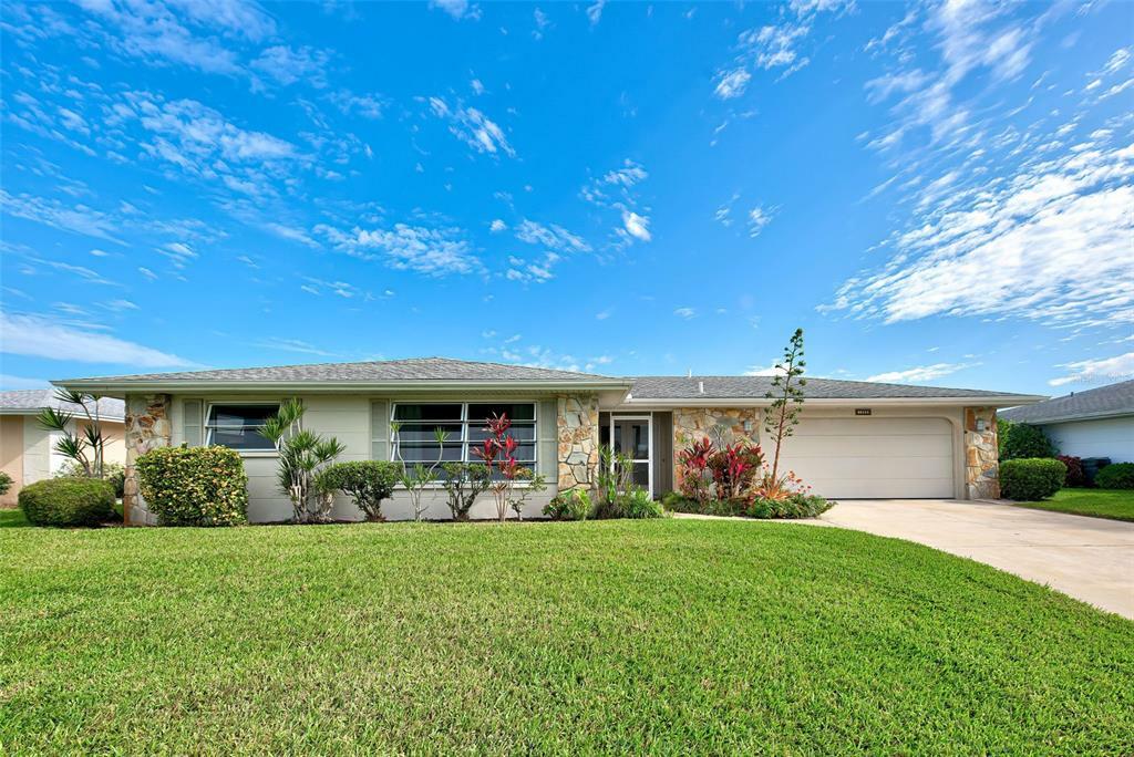 Property Photo:  1395 Cambridge Drive  FL 34293 