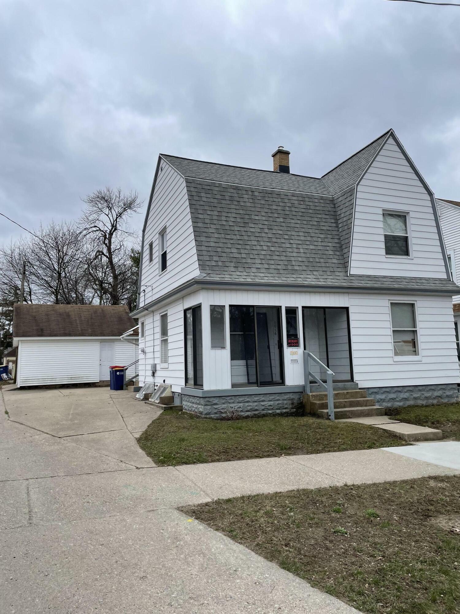 Property Photo:  1016 10th Street NW  MI 49504 