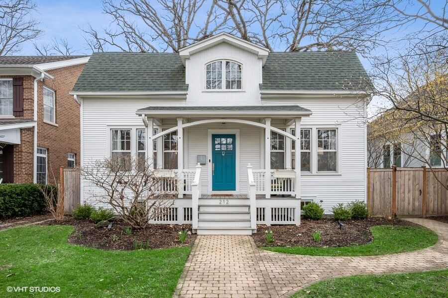 Property Photo:  212 Wood Court  IL 60091 