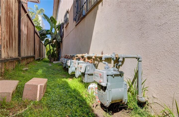 Property Photo: 836 S Kingsley Drive CA 90005