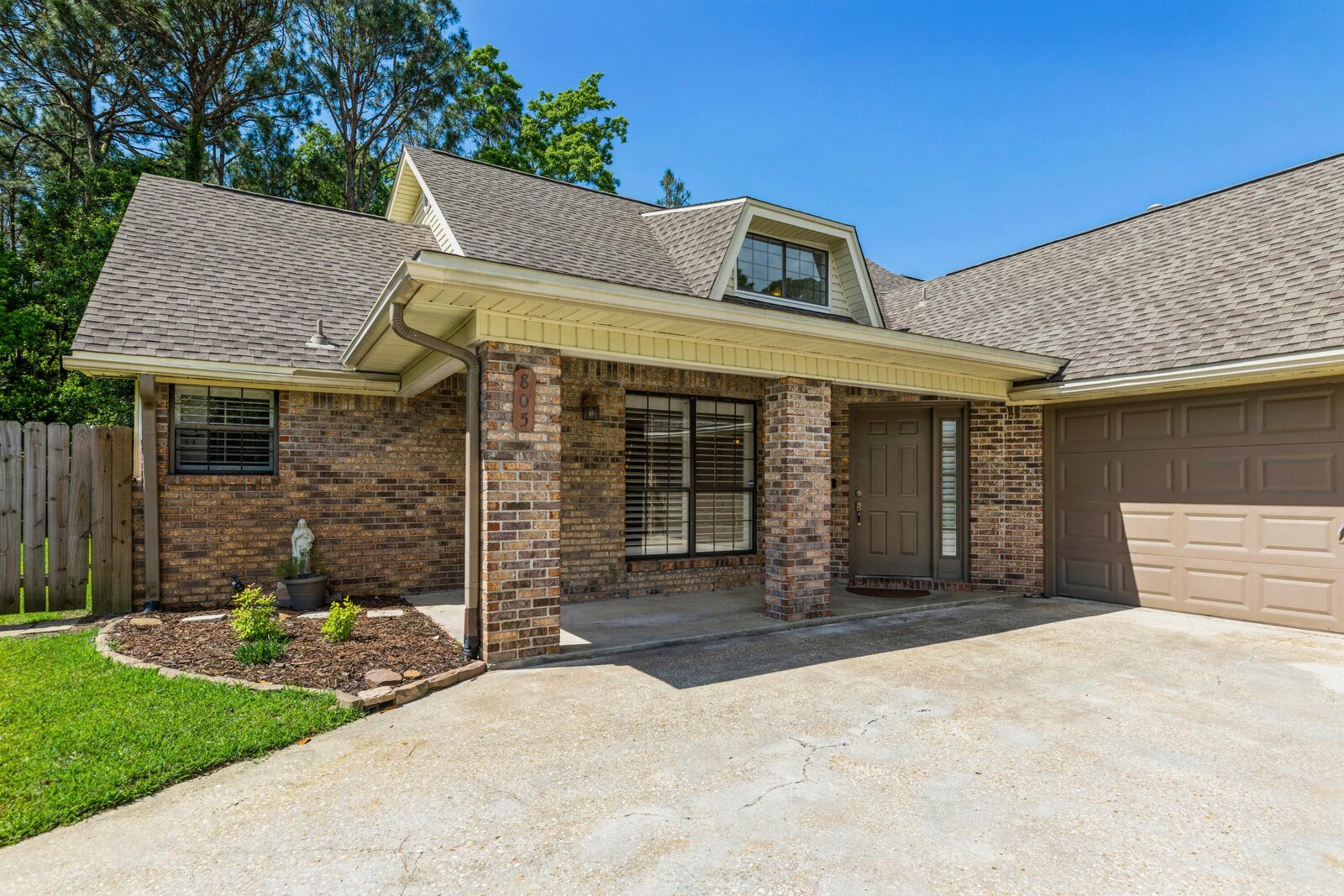 Property Photo: 805 Overbrook Drive FL 32547