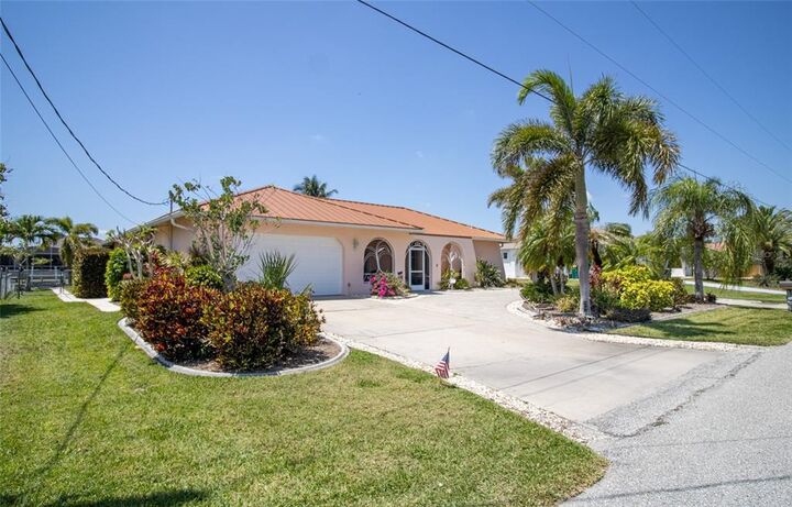 Property Photo:  119 Sinclair Street SE  FL 33952 