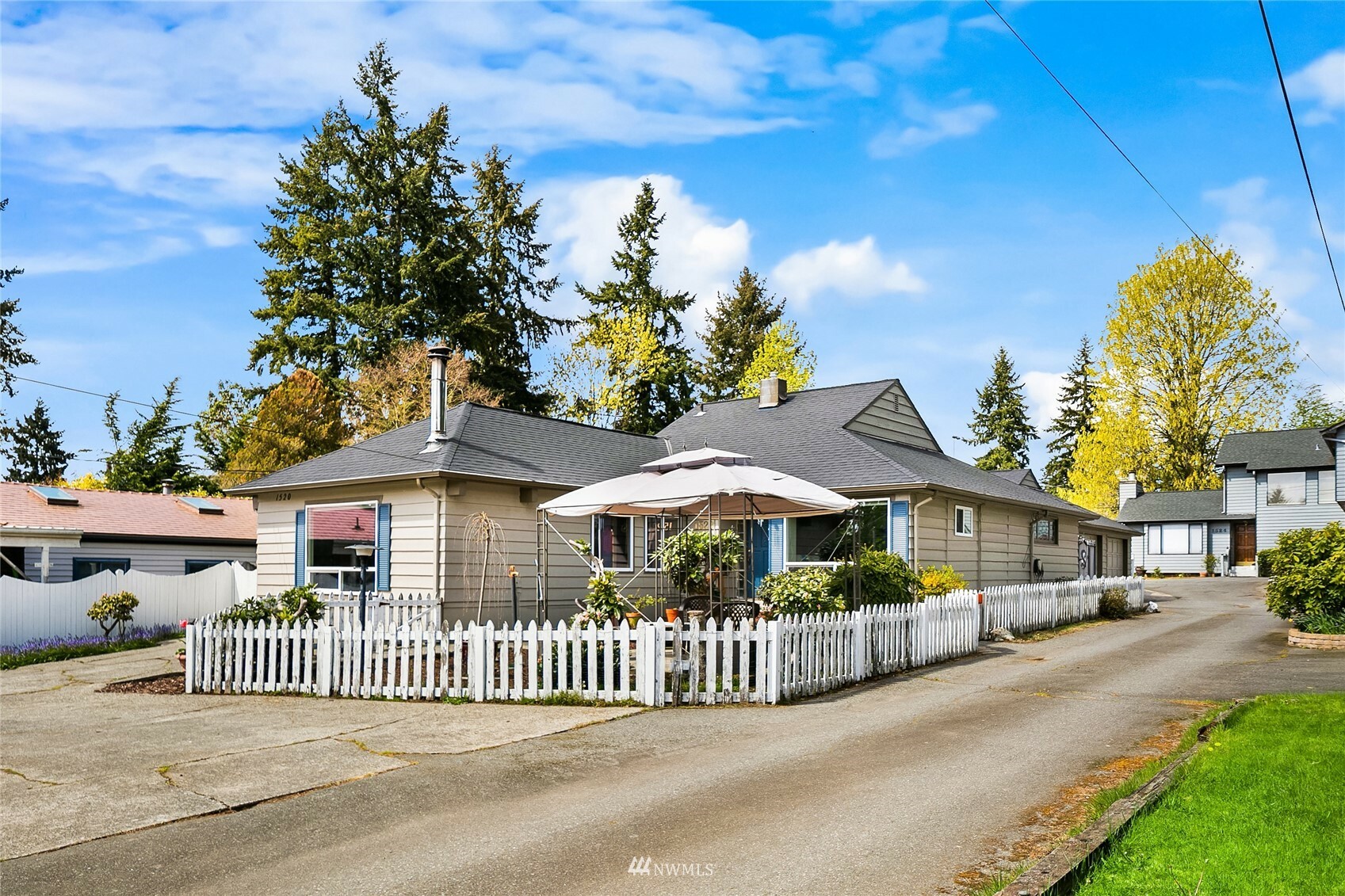Property Photo: 1520 N 128th Street WA 98133