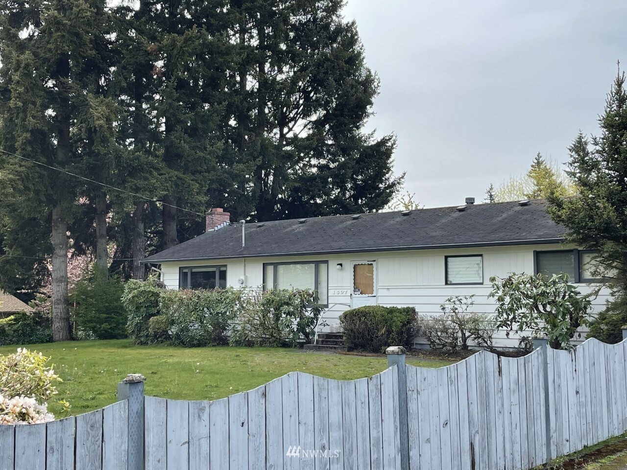 Property Photo: 1607 105th Avenue Ct E WA 98372