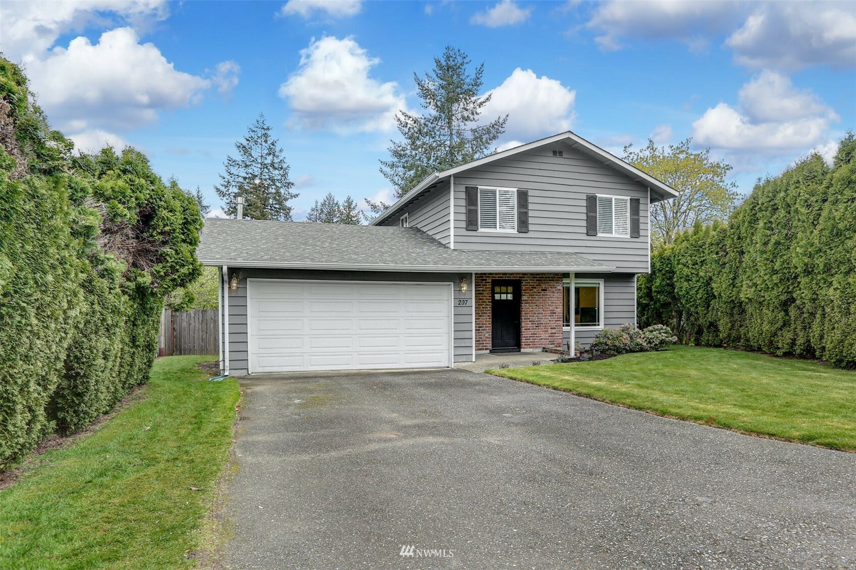 Property Photo:  207 Elma Place SE  WA 98059 