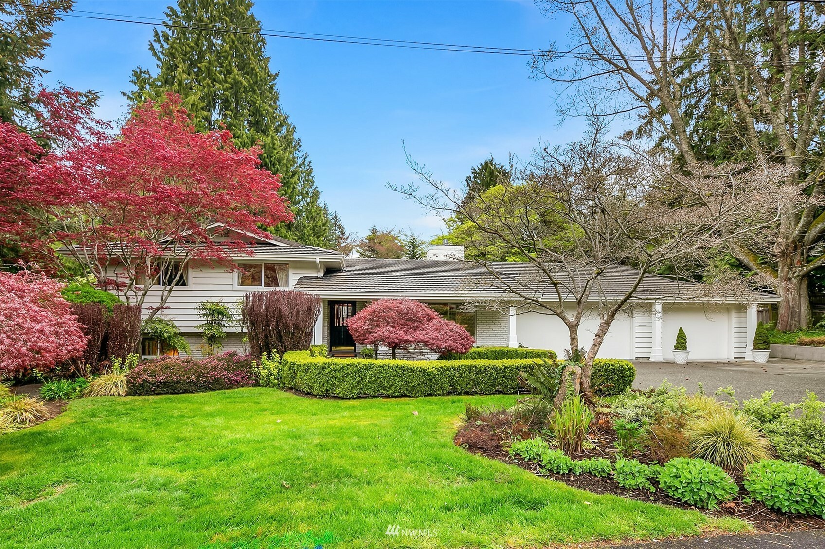Property Photo: 4140 96th Avenue SE WA 98040
