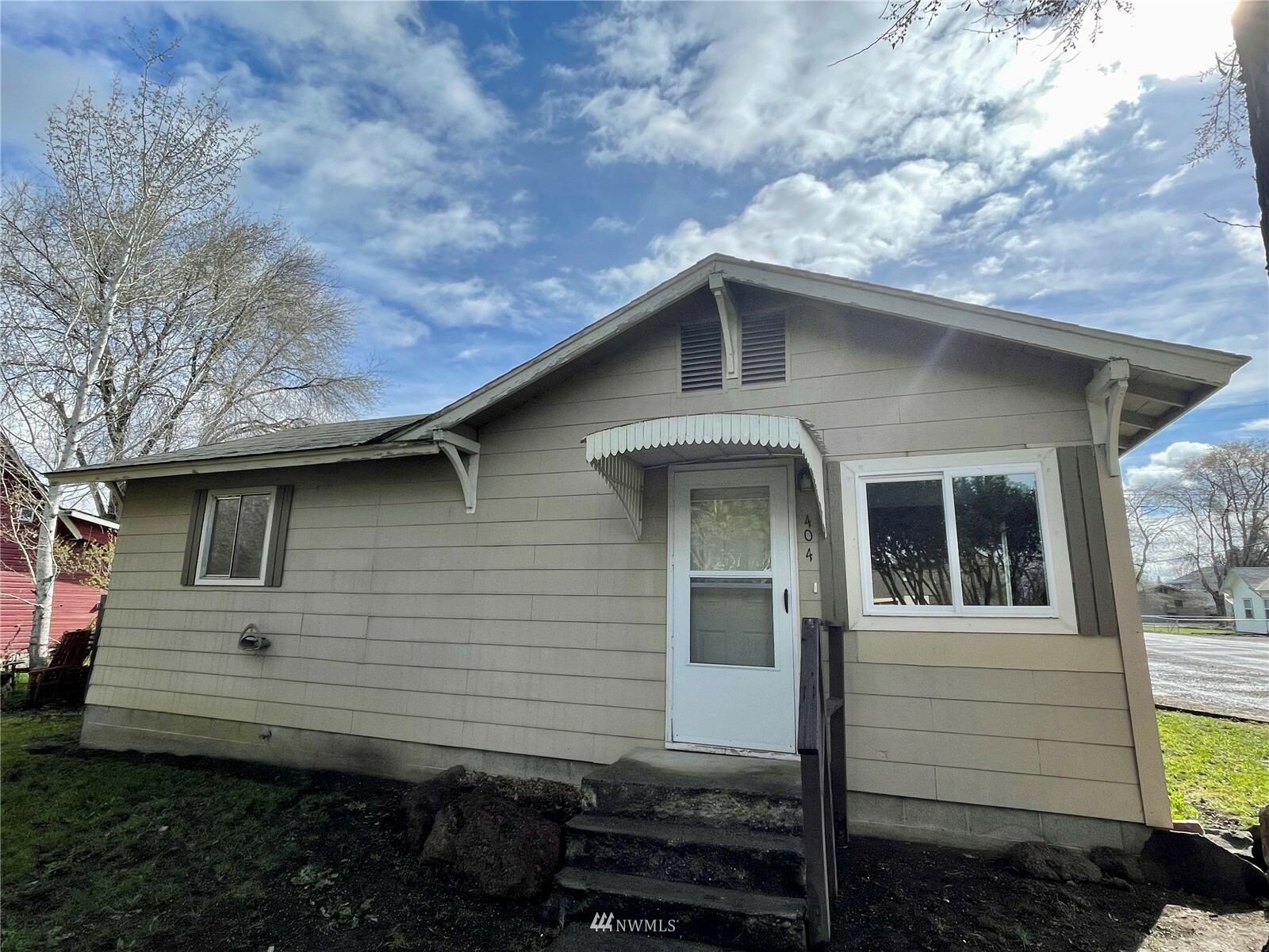 Property Photo:  404 N Lincoln Street  WA 98926 