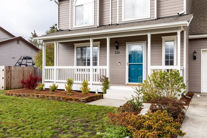 Property Photo:  739 SW Puffin Street  WA 98277 