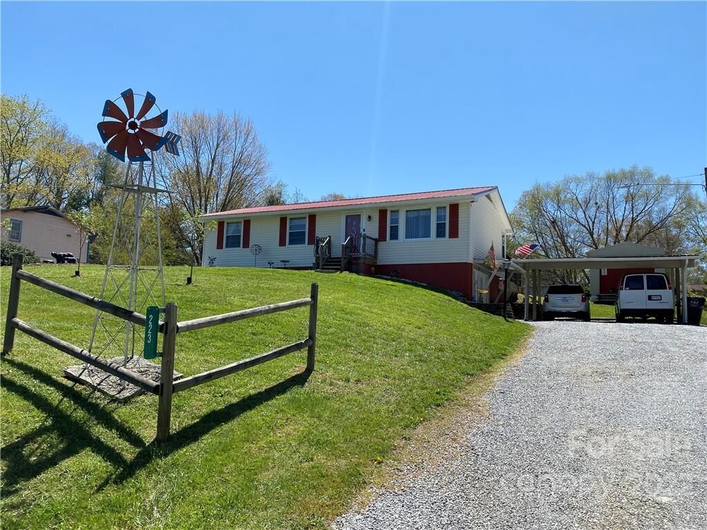 Property Photo: 223 Blue Ridge Street NC 28792