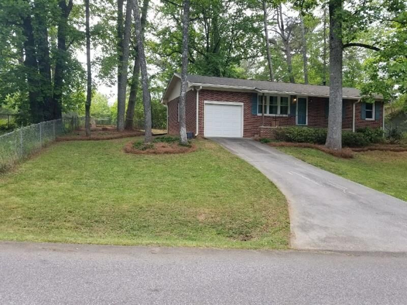 Property Photo: 6086 Dogwood Circle GA 30518