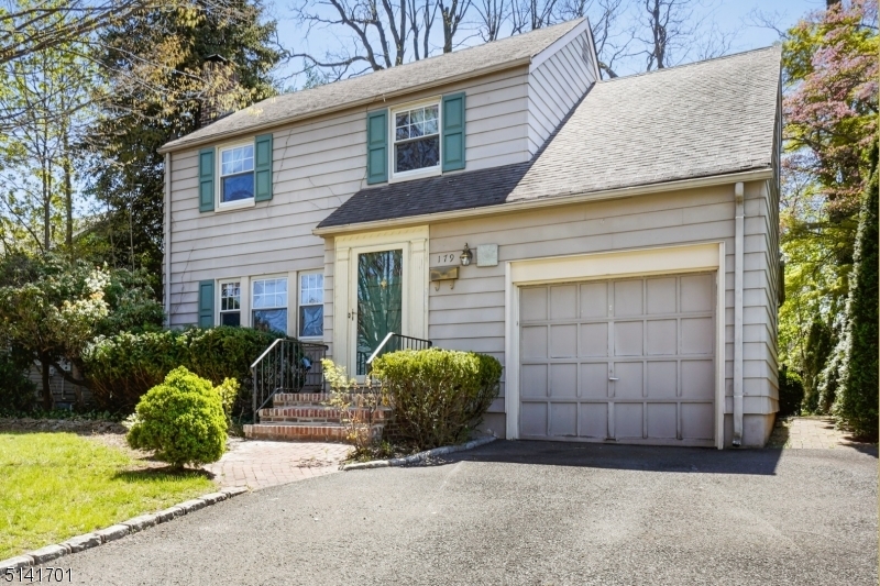 Property Photo:  179 Parkview Dr  NJ 07083 