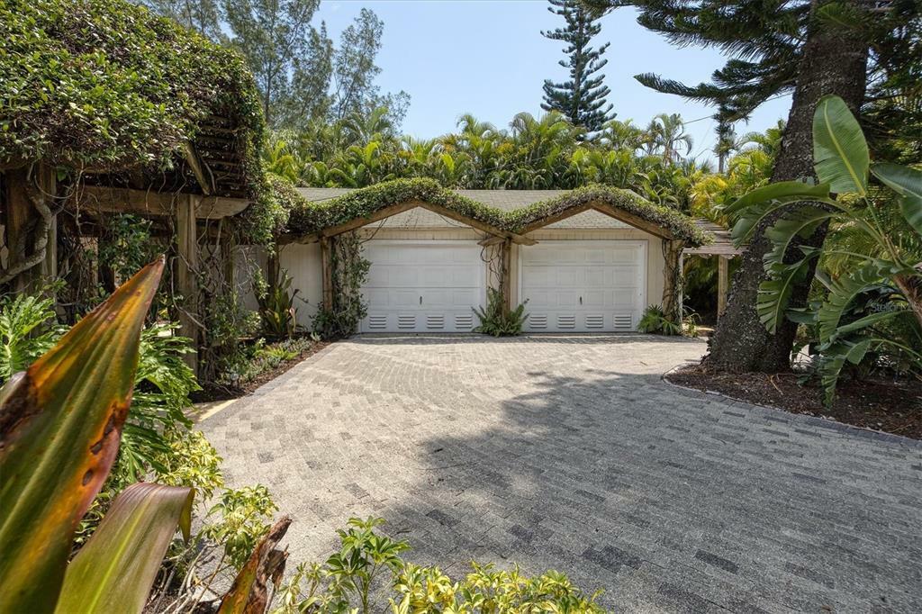 Property Photo: 122 Hammock Road FL 34216