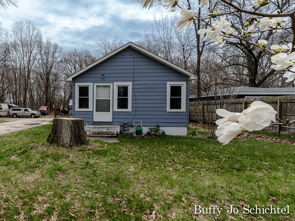 2662 Huizenga Street  Norton Shores MI 49444 photo