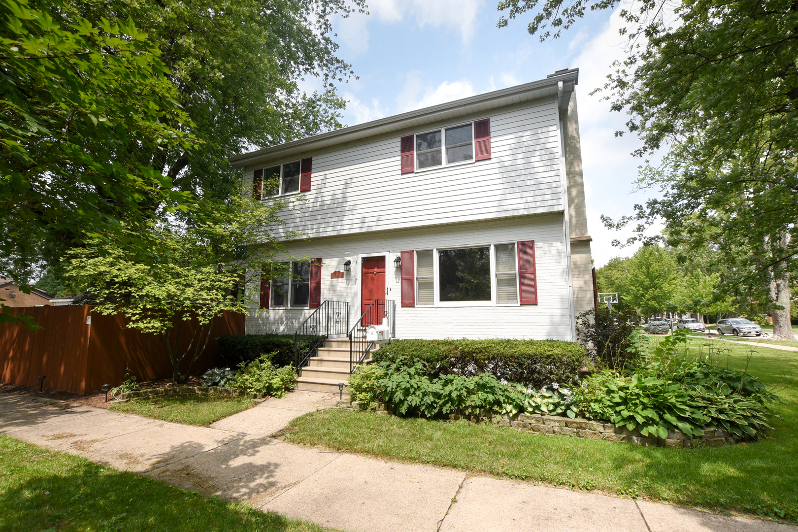 Property Photo:  157 W McKinley Avenue  IL 60126 