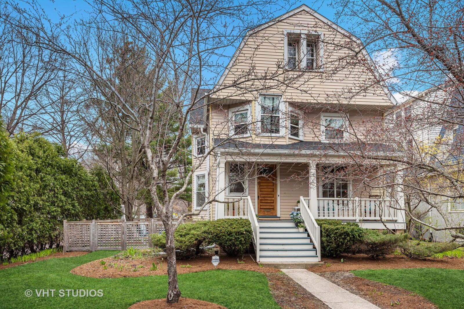 Property Photo: 1333 Greenwood Street IL 60201