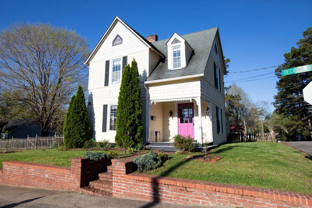 Property Photo:  401 Second Ave  VA 23901 