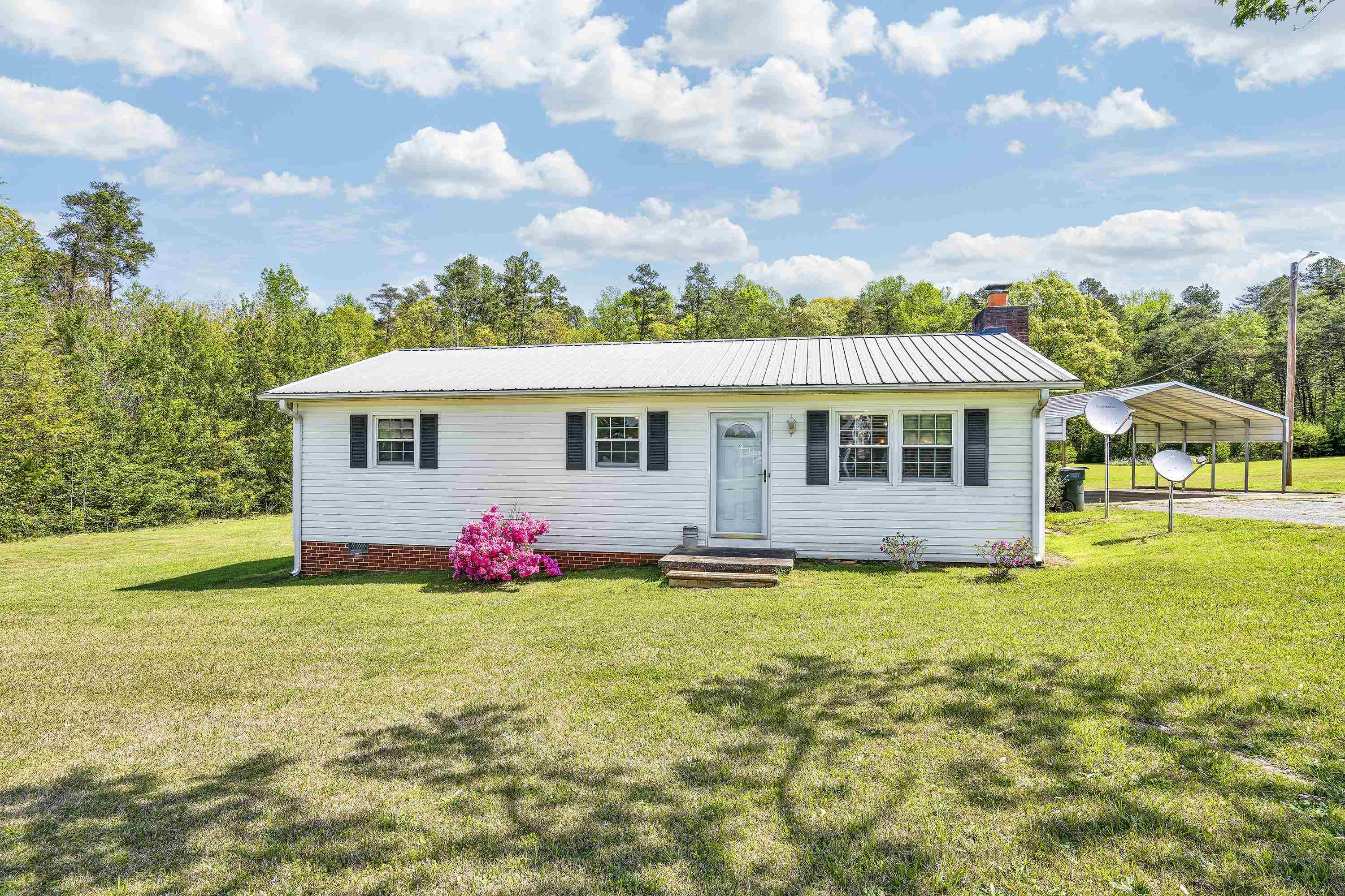 Property Photo:  204 State Line Road  SC 29349 