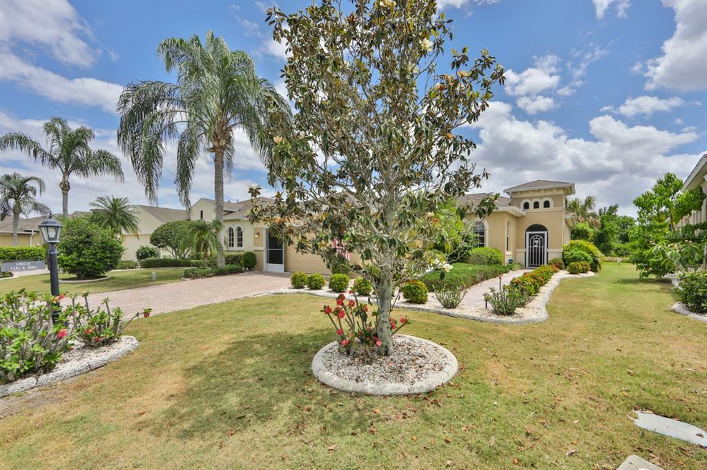 Property Photo:  1030 Regal Manor Way  FL 33573 