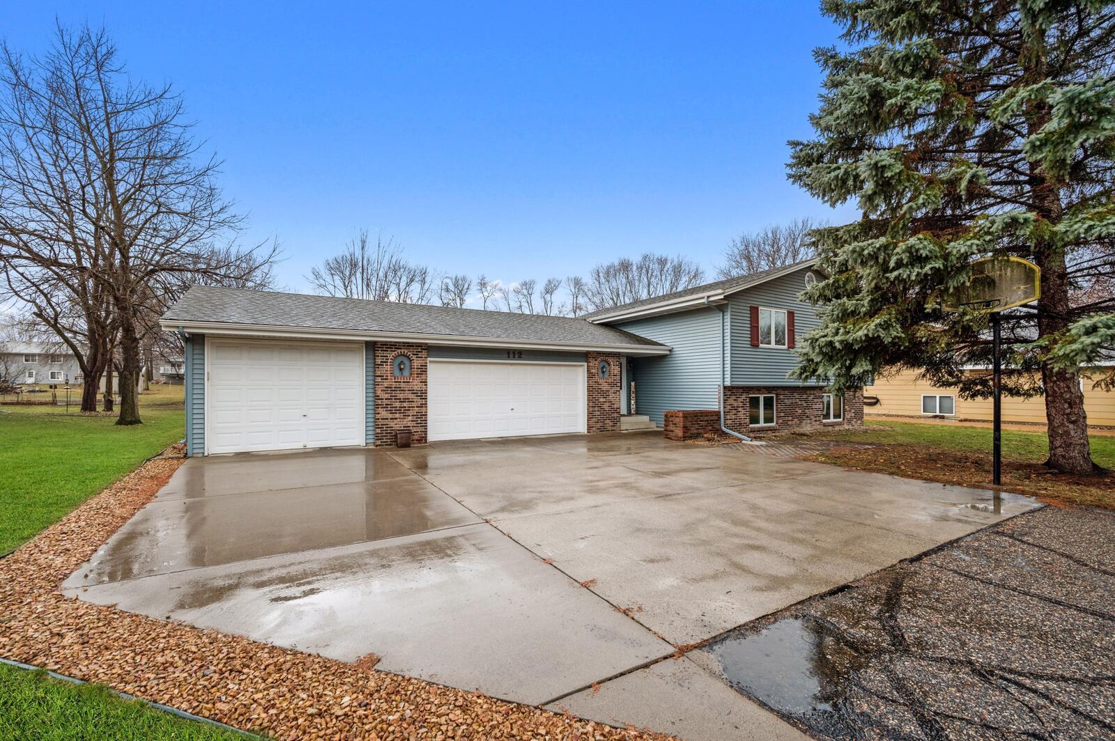 Property Photo:  112 Douglas Drive  MN 55313 