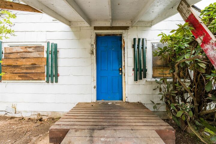 Property Photo: 909 N Fruitdale Road WA 98284