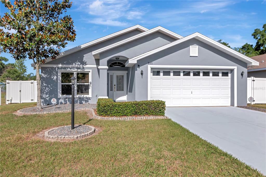 Property Photo:  311 Lisa Ann Court  FL 33563 