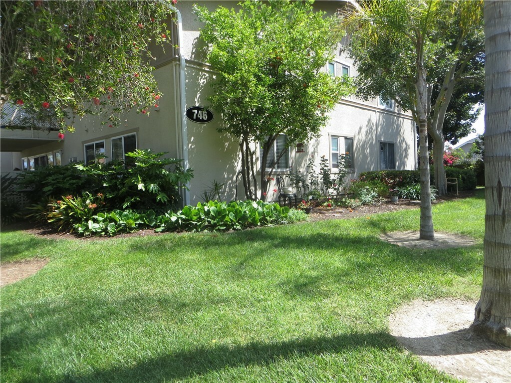 Property Photo: 746 Avenida Majorca B CA 92637