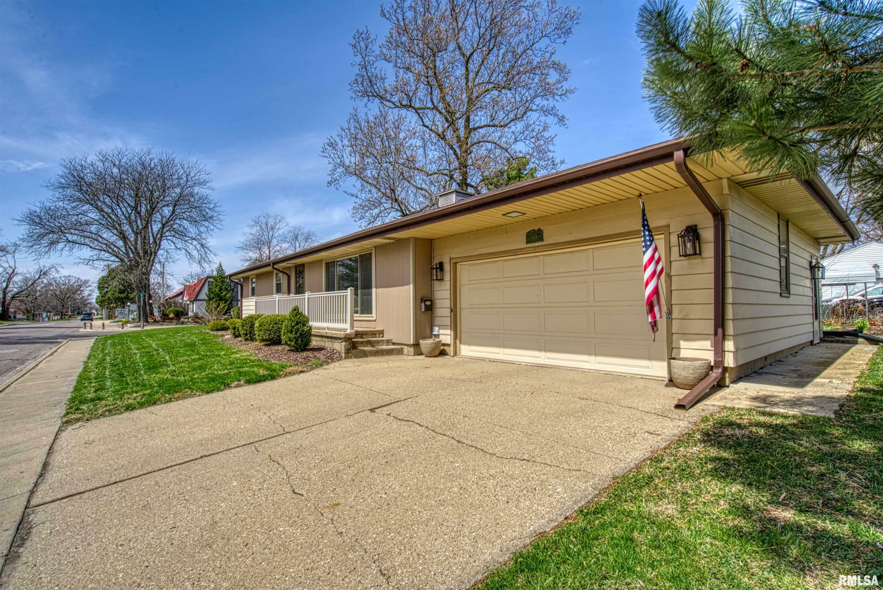 Property Photo:  1219 E Kingman  IL 61616 