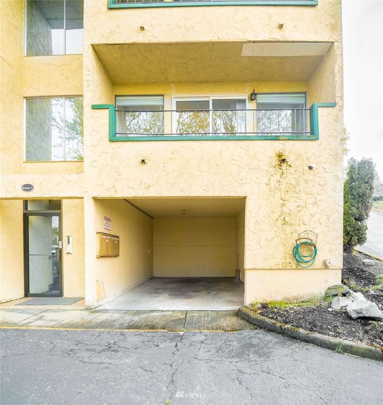 Property Photo:  629 Cedar Avenue S A102  WA 98057 