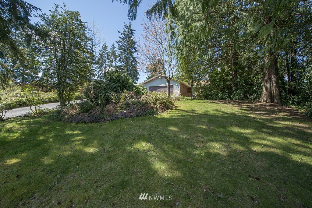 Property Photo:  807 Union Street NE  WA 98059 