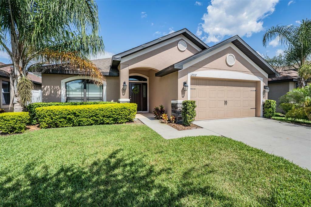 Property Photo:  12212 Avondale Oak Place  FL 33578 