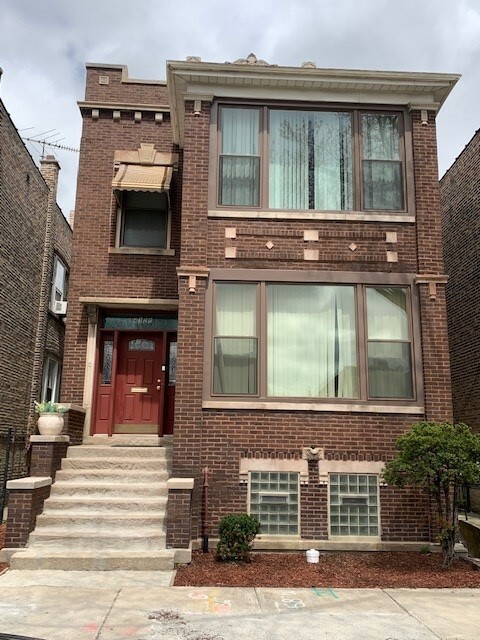 Property Photo: 4328 W Cermak Road IL 60623