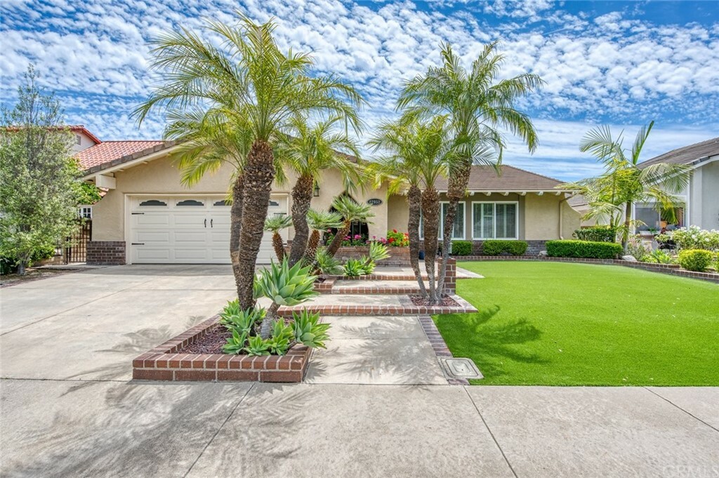 Property Photo:  22952 Luciana  CA 92691 