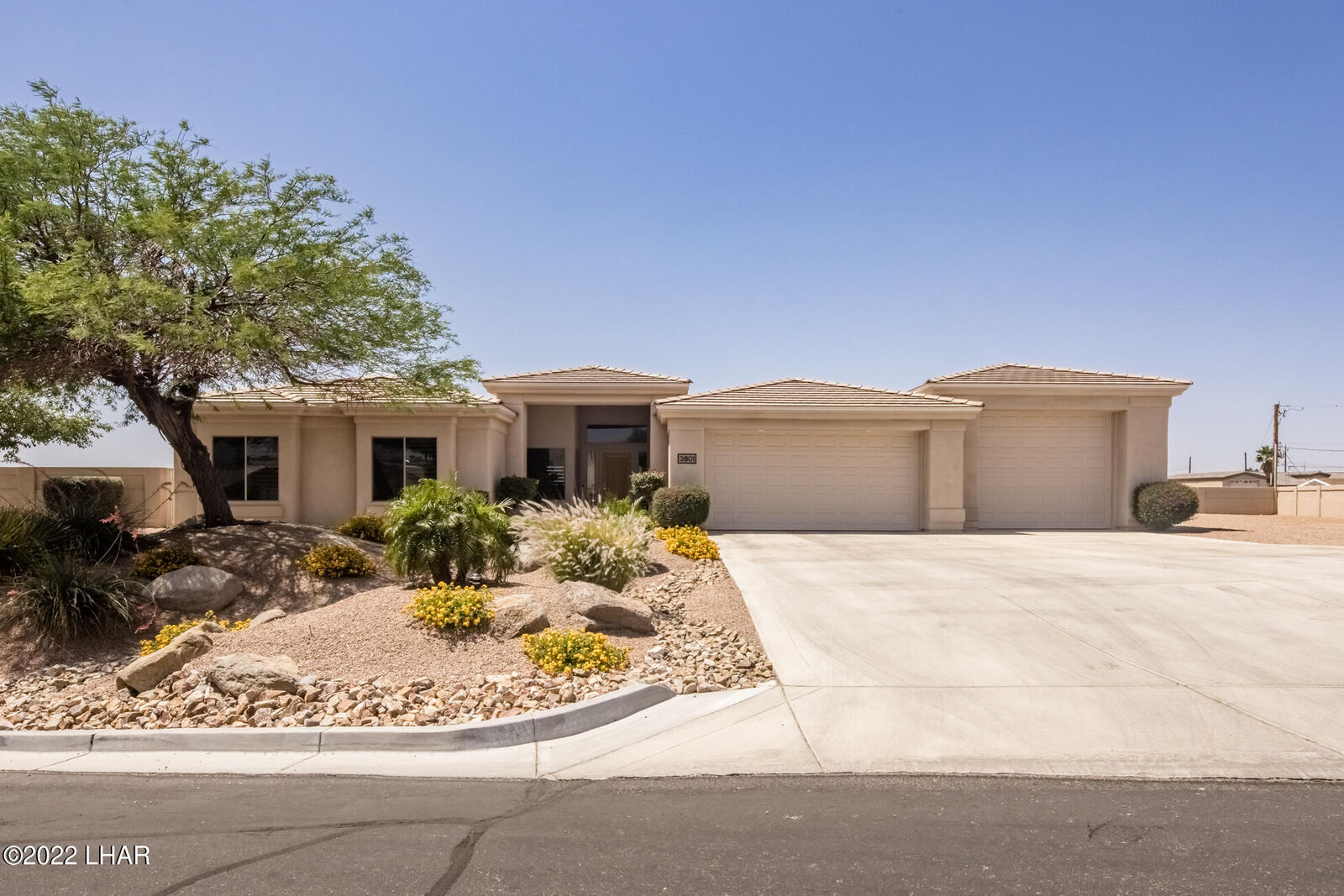 Property Photo: 3801 Breakwater Dr AZ 86406
