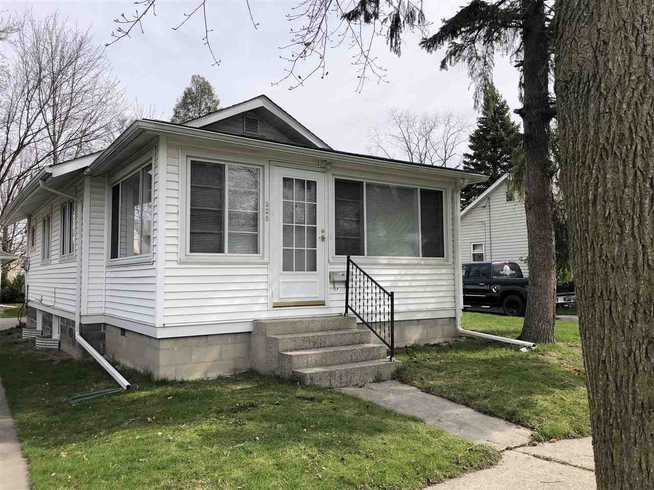 Property Photo:  305 Campbell  MI 48708 