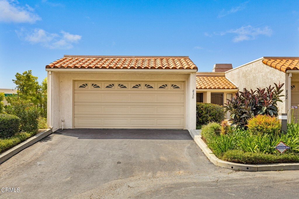 Property Photo:  836 Summit Drive  CA 93001 