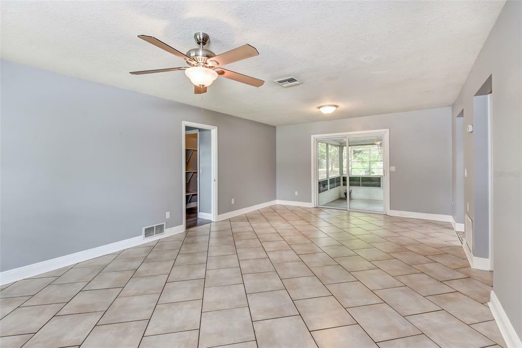 Property Photo: 1366 Pacific Court FL 32725