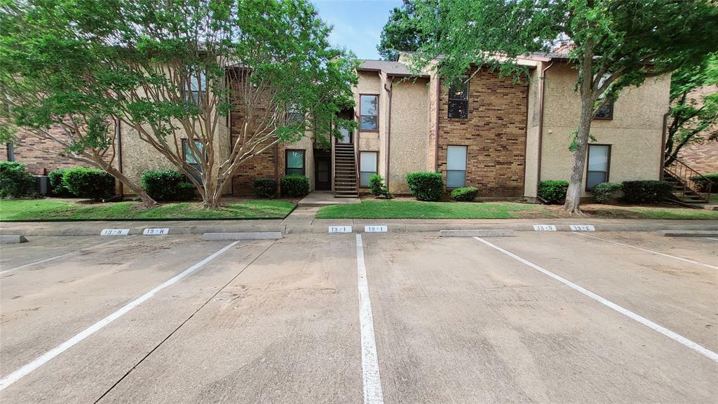 Property Photo:  1200 Harwell Drive 1924  TX 76011 