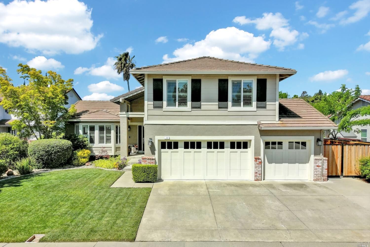Property Photo: 137 Gatehouse Court CA 95687