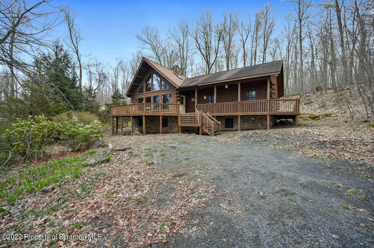 Property Photo:  9 E Lake Road  PA 18444 