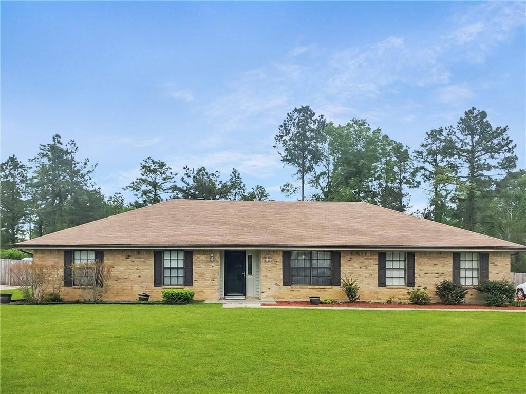 Property Photo:  1606 Charleston Place  LA 70634 